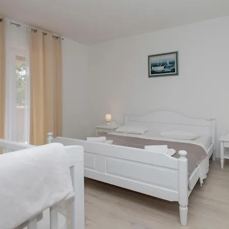 Holiday home 6 Bedroom Awesome In