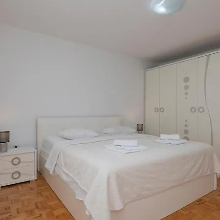 6 Bedroom Awesome In * Imotski