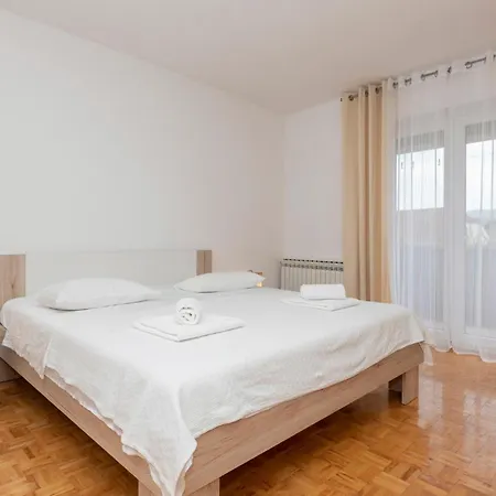 Holiday home 6 Bedroom Awesome In *
