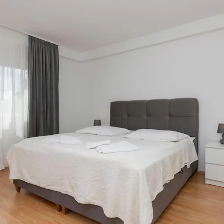 6 Bedroom Awesome In Holiday home Imotski