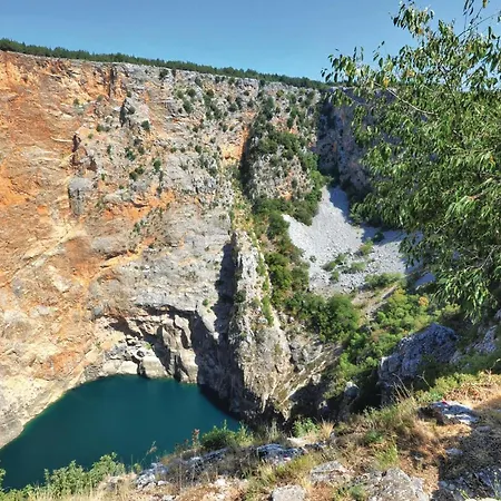 Vikendica Awesome In *