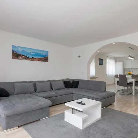 6 Bedroom Awesome In Imotski