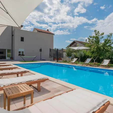 6 Bedroom Awesome In Holiday home Imotski