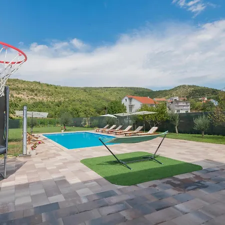 6 Bedroom Awesome In Imotski