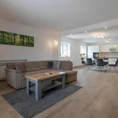 6 Bedroom Awesome In
