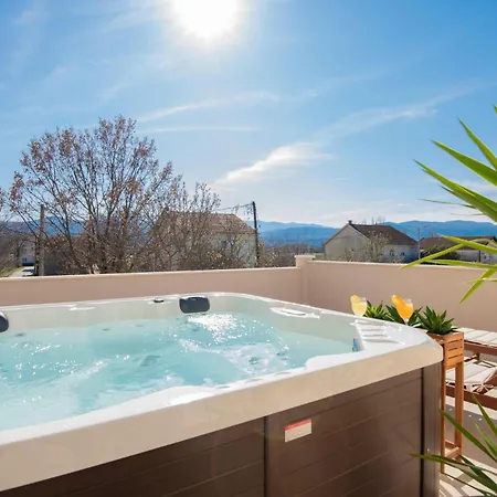 Holiday home 6 Bedroom Awesome In *
