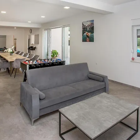 Vikendica Awesome In