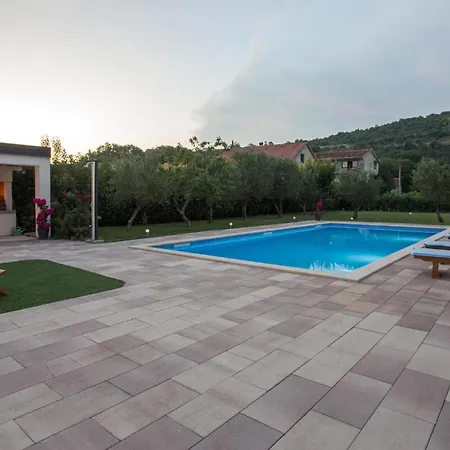 Vikendica Awesome In