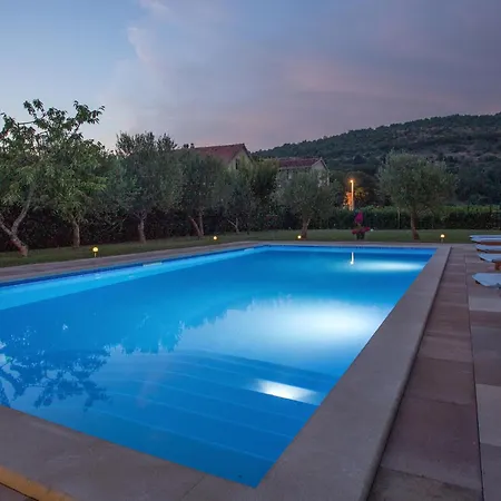 Vikendica Awesome In *