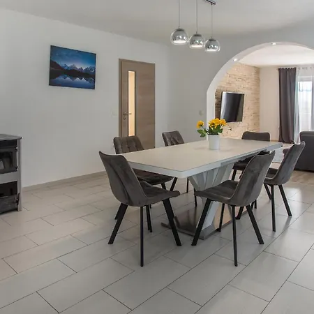 Vikendica Awesome In