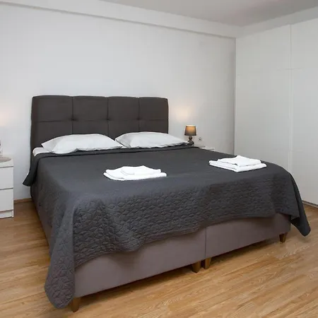 Vikendica Awesome In *